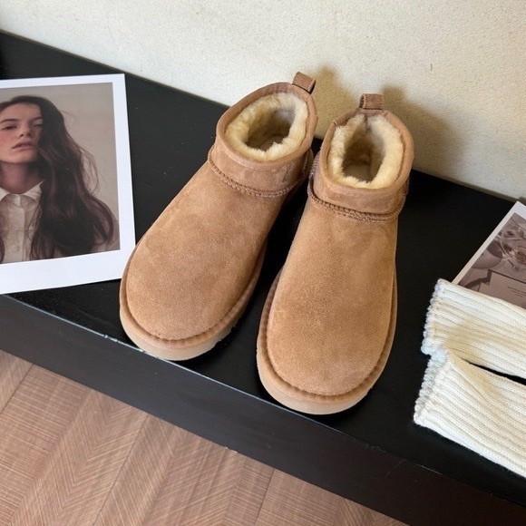 UGG Classic Ultra Mini Boots - Picture 2 of 7